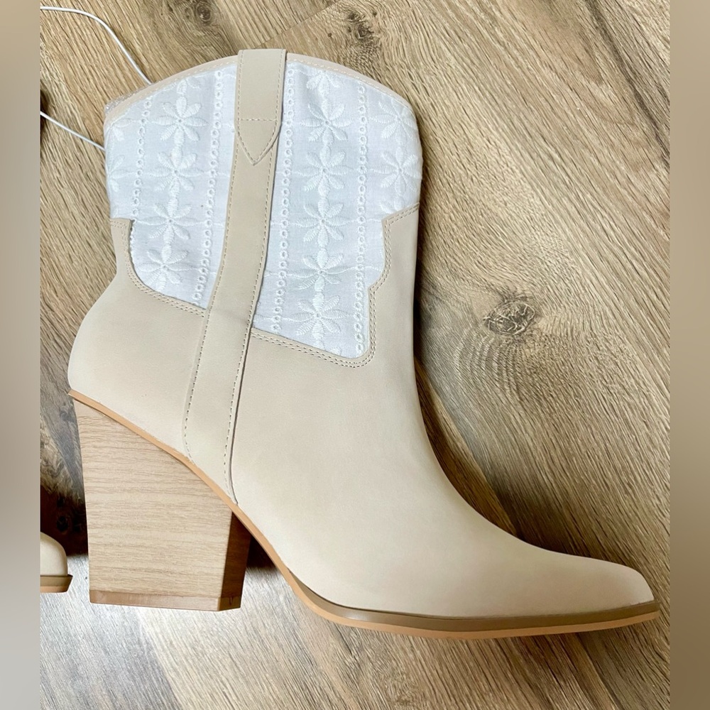 ARULA Wide Width Taupe-Ivory Booties                            SIZE 10W   *NWT* - Picture 8 of 14
